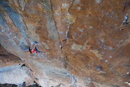 Banff Mountain Film Festival World Tour Italy 2019 - Margo Hayes climbing La Rambla to become the first woman to send 9a+, at Siurana, Spain