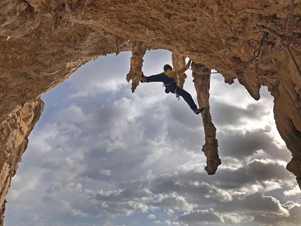 Filippo Manca - Filippo Manca in arrampicata nel Millennium Cave, Nuoro