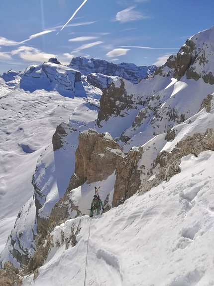 Dolomiti di Brenta, Pietra Grande, Andrea Cozzini, Claudio Lanzafame - Claudio Lanzafame durante la prima discesa della Parete Sud di Pietra Grande in Dolomiti di Brenta il 14/02/2019