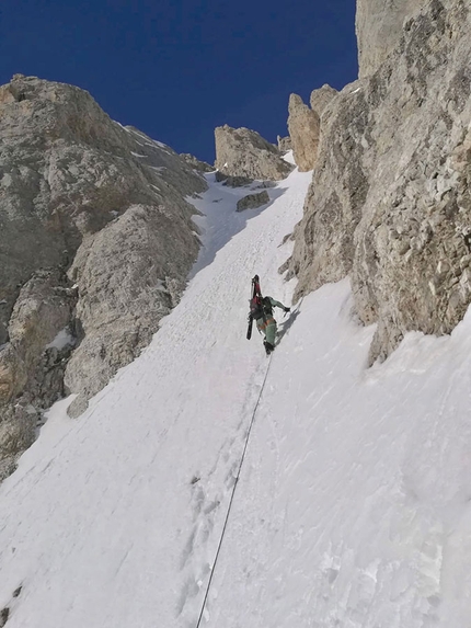 Dolomiti di Brenta, Pietra Grande, Andrea Cozzini, Claudio Lanzafame - Claudio Lanzafame durante la prima discesa della Parete Sud di Pietra Grande in Dolomiti di Brenta il 14/02/2019