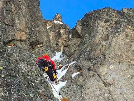Aiguille de la Brenva, Mont Blanc, Ezio Marlier, Gianpaolo Ducly - Million Reasons, Aiguille de la Brenva, Monte Bianco (Gianpaolo Ducly, Ezio Marlier 12/2018)