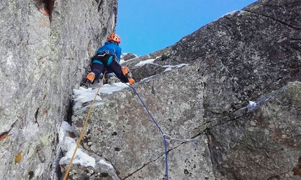 Aiguille de la Brenva mixed climbs in Mont Blanc massif by Ezio Marlier, Gianpaolo Ducly