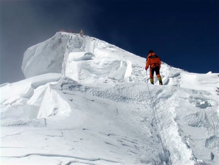 Everest 2007 - Nives Meroi and the summit of Everest