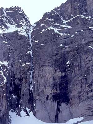 Aiguille della Brenva, Monte Bianco - Stop the war, Aiguille della Brenva (Monte Bianco): Ezio Marlier e Massimo Farina