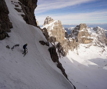 Dolomiti di Brenta Cima Tosa, Luca Dallavalle, Roberto Dallavalle  - Cima Tosa Parete Est (Dolomiti di Brenta): salita e discesa con gli sci da Luca e Roberto Dallavalle il 03/03/2019