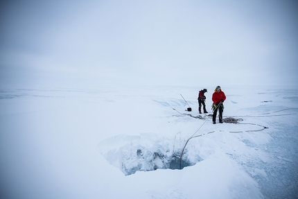 Will Gadd - Will Gadd in Greenland: preparing to entire the moulin