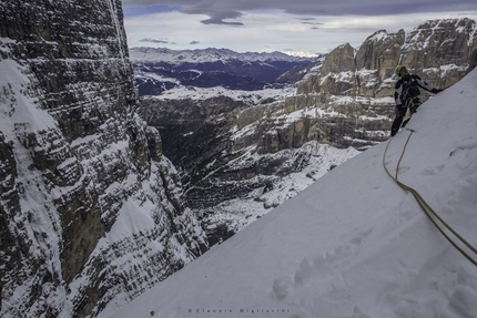 Cima Tosa, Dolomiti di Brenta, Claudio Migliorini, Roberto Parolari - L'anima del lupo, Cima Tosa, Dolomiti di Brenta: sul nevaio L5