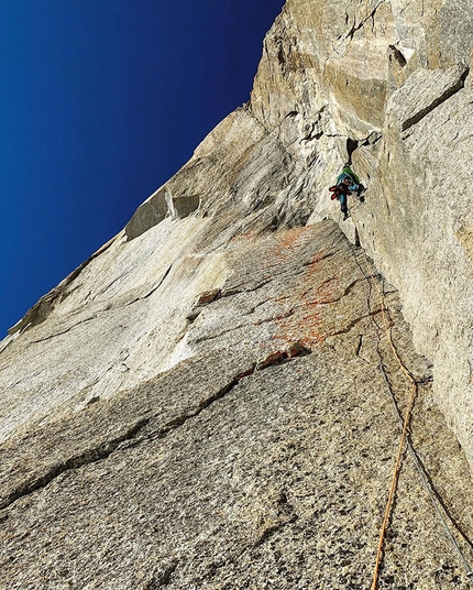 Divine Providence, Mont Blanc, Xavier Cailhol, Symon Welfringer - Divine Providence, Mont Blanc, climbed in winter by Xavier Cailhol and Symon Welfringer (17-19/02/2019)