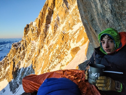 Divine Providence, Mont Blanc, Xavier Cailhol, Symon Welfringer - Divine Providence, Mont Blanc: Xavier Cailhol at the bivy