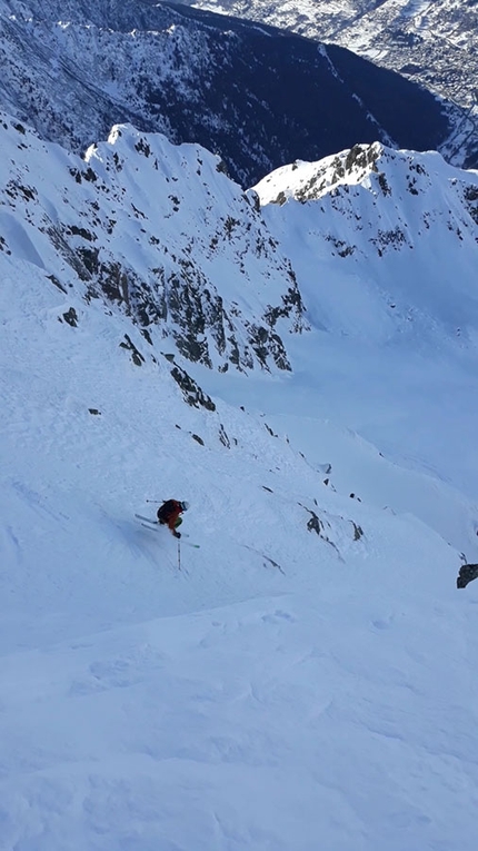 Tonale new ski descent by Miori and Mascaro down Punta Castellaccio