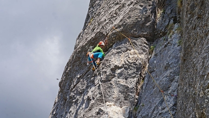 Alessandro Larcher, Silverado, Val Tovel, Dolomiti di Brenta - Alessandro Larcher sul quarto tiro di Silverado, Cima Cee in Val Tovel, Dolomiti di Brenta