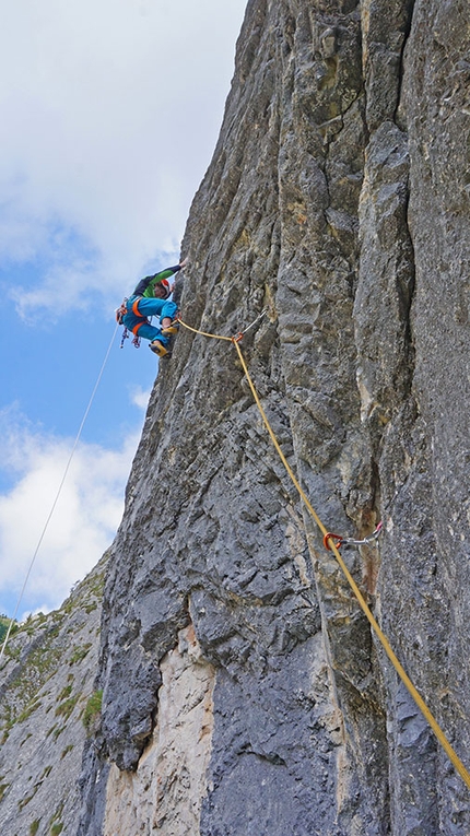 Alessandro Larcher, Silverado, Val Tovel, Dolomiti di Brenta - Alessandro Larcher sul terzo tiro di Silverado, Cima Cee in Val Tovel, Dolomiti di Brenta