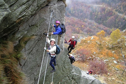 Montagne Biellesi - Le montagne del Biellese: siamo sul Pont des Singes della ferrata Nito Staich.