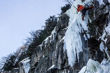 Hansjörg Auer Ötztal - Lukas Riml making the first ascent of Gegenwind, Ötztal