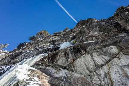 Hansjörg Auer Ötztal - Hansjörg Auer climbing in the Ötztal mountains: Lukas Riml finishing off the last pitch Sevlstauda