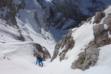 Dolomiti di Brenta, Cima del Vallon parete nord-ovest, Luca Dallavalle, Roberto Dallavalle - Cima del Vallon parete nord-ovest: sulla parte bassa fuori dalla parete