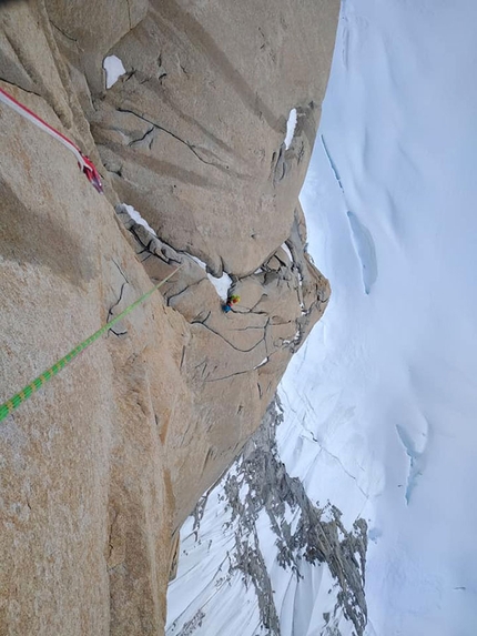 Fitz Roy Patagonia, Léo Billon, Max Bonniot, Pierre Labbre - Fitz Roy in Patagonia: never-ending cracks on El Corazon