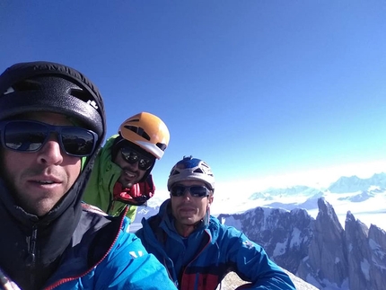 Fitz Roy Patagonia, Léo Billon, Max Bonniot, Pierre Labbre - Léo Billon, Pierre Labbre and Max Bonniot on the summit of Fitz Roy in Patagonia after having climbed El Corazon