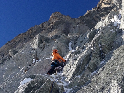 Vierge du Flambeau, Monte Bianco, Ezio Marlier - Ezio Marlier sul secondo tiro di Miss No, Vierge du Flambeau, Monte Bianco, aperta insieme a Elisabetta Ceaglio nell'aprile 2017