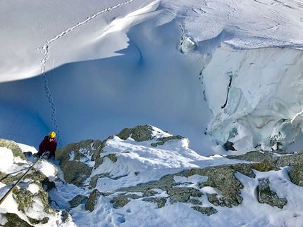 Vierge du Flambeau, Mont Blanc, Ezio Marlier - Elisabetta Ceaglio seconding on Miss No, Vierge du Flambeau, Mont Blanc, photographed by Ezio Marlier during their first ascent
