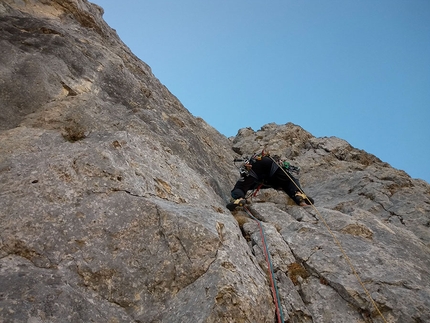 Cima Verde, Val d’Adige, Nicola Cont, Martin Giovanazzi, Elio Mazzalai - Durante l'apertura di Via Teoria del Grigio, Pala Grande di Cima Verde, Val d’Adige (Nicola Cont, Martin Giovanazzi, Elio Mazzalai 20/10/2018)