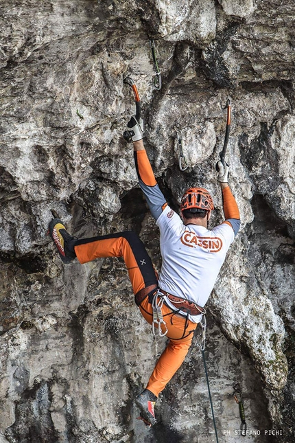 Bus del Quai - Matteo Rivadossi al raduno di dry tooling al Bus del Quai (Iseo)