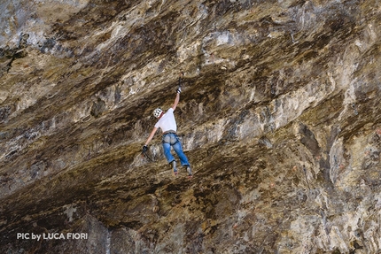 Bus del Quai - Daniele Frialdi senza piedi su Low G Man D14, durante il raduno di dry tooling al Bus del Quai (Iseo)