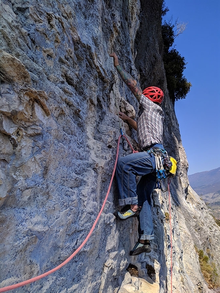 Mandrea Arco Testa tra le nuvole, Ivan Maghella, Alessandro Arduini - Alessandro Arduini making the first free ascent of Testa tra le nuvole, Mandrea, Arco (Alessandro Arduini, Ivan Maghella)