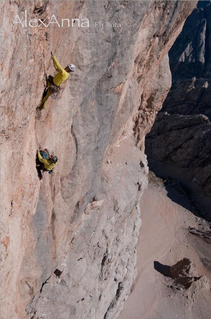 AlexAnna - Punta Penia - Marmolada - Rolando Larcher in azione su AlexAnna 8a+ max / 7a+ obbl.