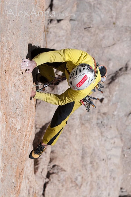 AlexAnna - Punta Penia - Marmolada - Rolando Larcher in action on AlexAnna 8a+ max / 7a+ obl.