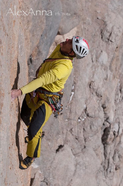 AlexAnna - Punta Penia - Marmolada - Rolando Larcher in action on AlexAnna 8a+ max / 7a+ obl.