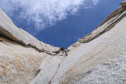 Patagonia, Marco Lacchini, Matteo Castelli, Francesco Fumagalli, Tommy Lamantia - Patagonia 2019: Matteo Castelli durante le ultime lunghezze di Chiaro di Luna alla Aguja Saint-Exupery 