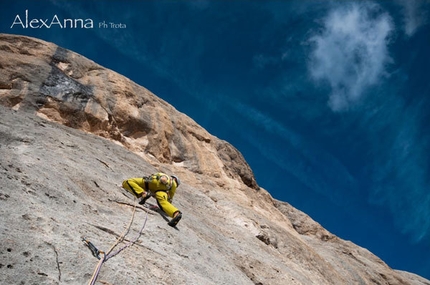 AlexAnna - Punta Penia - Marmolada - Rolando Larcher in action on AlexAnna 8a+ max / 7a+ obl.
