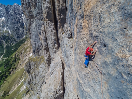 Marmolada, Dolomites, Scacciadiavoli, Rolando Larcher, Geremia Vergoni - Rolando Larcher climbing Scacciadiavoli, Piz Serauta, Marmolada, Dolomites