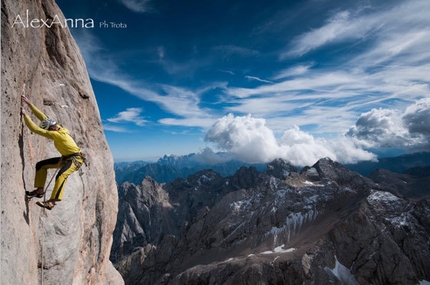 AlexAnna - Punta Penia - Marmolada - Rolando Larcher in action on AlexAnna 8a+ max / 7a+ obl.