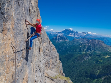 Marmolada, Dolomites, Scacciadiavoli, Rolando Larcher, Geremia Vergoni - Rolando Larcher climbing Scacciadiavoli, Piz Serauta, Marmolada, Dolomites