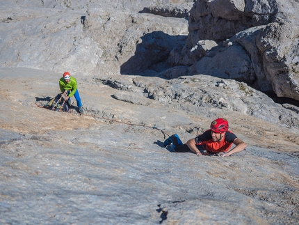 Marmolada, Dolomites, Scacciadiavoli, Rolando Larcher, Geremia Vergoni - Geremia Vergoni and Rolando Larcher climbing their Scacciadiavoli, Piz Serauta, Marmolada, Dolomites