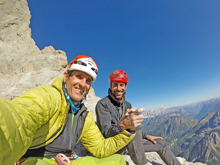 Marmolada, Dolomiti, Scacciadiavoli, Rolando Larcher, Geremia Vergoni - Rolando Larcher e Geremia Vergoni in cima alla loro Scacciadiavoli, Piz Serauta, Marmolada, Dolomiti