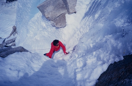 Marco Pedrini, Cerro Torre - Marco Pedrini nel 1985 sul Cerro Torre, salita in solitaria lungo la Via del Compressore il 26/11/1985. Le foto sono state scattate alcune giorni più tardi da Fulvio Mariani durante le riprese del film  Cumbre, sfida solitaria al Grido di Pietra