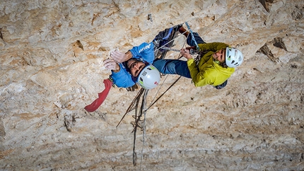 Cima Scotoni, Dolomiti, Nicola Tondini - Nicola Tondini assicurato da Lorenzo d'Addario durante la prima libera single push di Non abbiate paura di sognare, Cima Scotoni, Fanis, Dolomiti