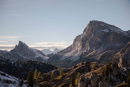 Cinque Torri Dolomiti - Alex Walpoth e Samuel Zeni in arrampicata alle Cinque Torri, Dolomiti