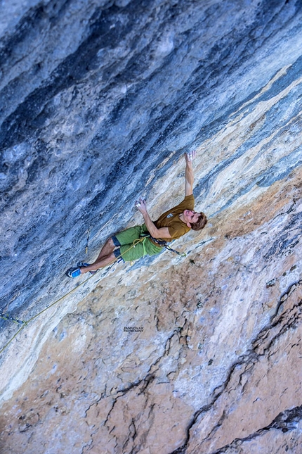 Sébastien Bouin sull'Onda Blu di Oliana in Spagna