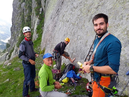 Valle di Daone arrampicata - Due Neuroni e una Sinapsi in Valle di Daone: Da sx: Christian Bondani, Alberto Rampini (presidente CAAI),Angelo d'Avorio, Pietro Gaibazzi.