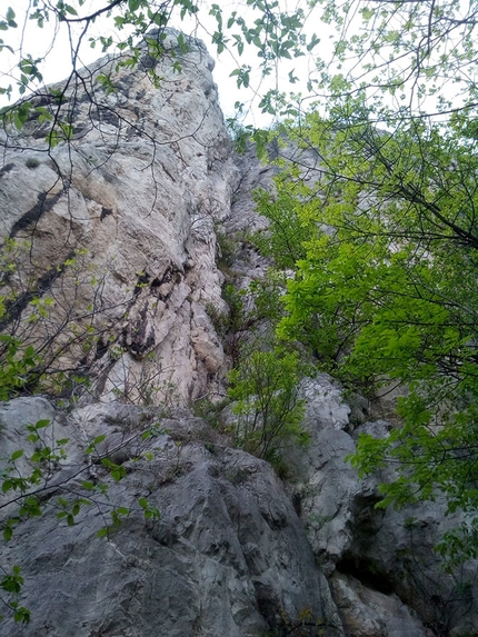 Manobong, I Fessuriani, Diedro del Mistero - Mano Bong (Sipario Ocra, Pareti Lago di Lecco)