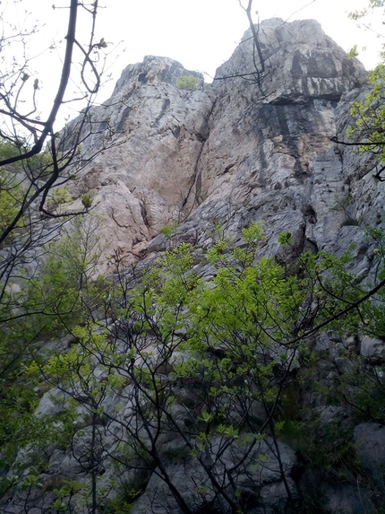 Manobong, I Fessuriani, Diedro del Mistero - I Fessuriani (Torre Striata, Pareti Lago di Lecco)