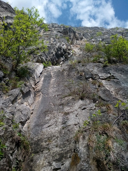 Manobong, I Fessuriani, Diedro del Mistero - Diedro del mistero (Bastionata del Lago - Lecco)