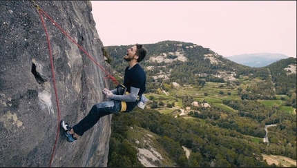 Felipe Camargo battles his way up El bon combat 9b