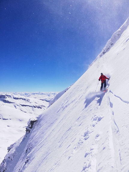 Piz Dolf Trinserhorn - Piz Dolf / Trinserhorn North Face skied by Sébastien de Sainte Marie and Marco Cavalli (15/04/2019)