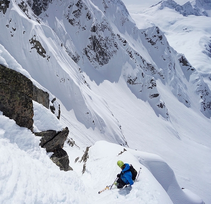 Cima Scarpacò, Adamello, Presanella, Luca Dallavalle, Roberto Dallavalle - Luca Dallavalle e Roberto Dallavalle durante la discesa della parete nordovest di Cima Scarpacò (Adamello-Presanella) il 22/04/2019