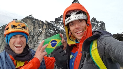 Ulamertorsuaq Greenland, Vinicius Todero, Marcos Costa - Ulamertorsuaq in Greenland: Marcos Costa and Vinicius Todero celebrating on the summit after having made the first ascent of Quajanaq (08/2018)